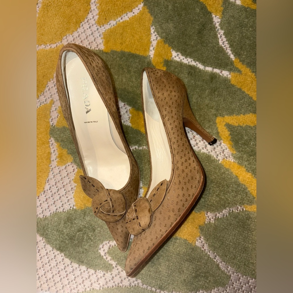 Prada Suede Heels Pumps 6.5 / 36.5 Brown Textured Bow Pointed Toe Italy - Picture 9 of 9